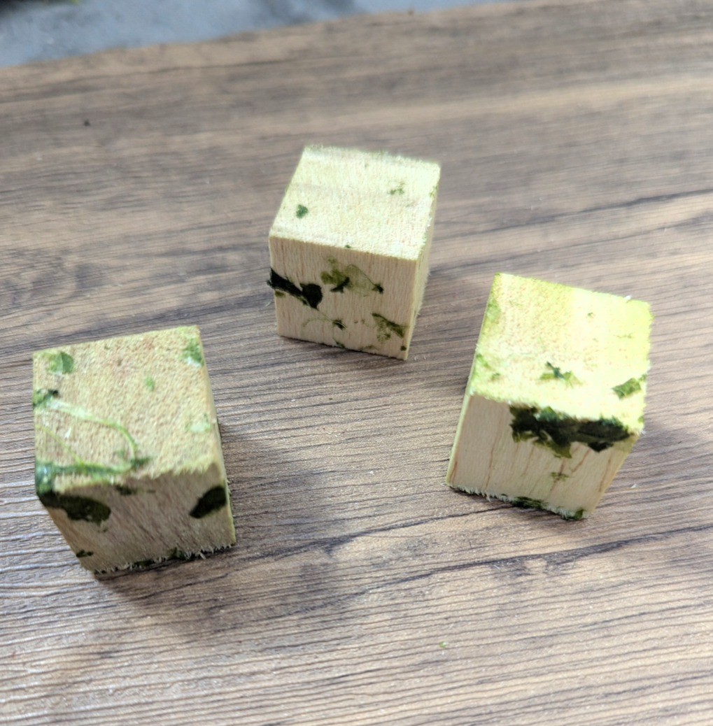 Spinach flavour balsa chews