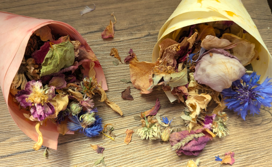 Flower bouquet forage cone