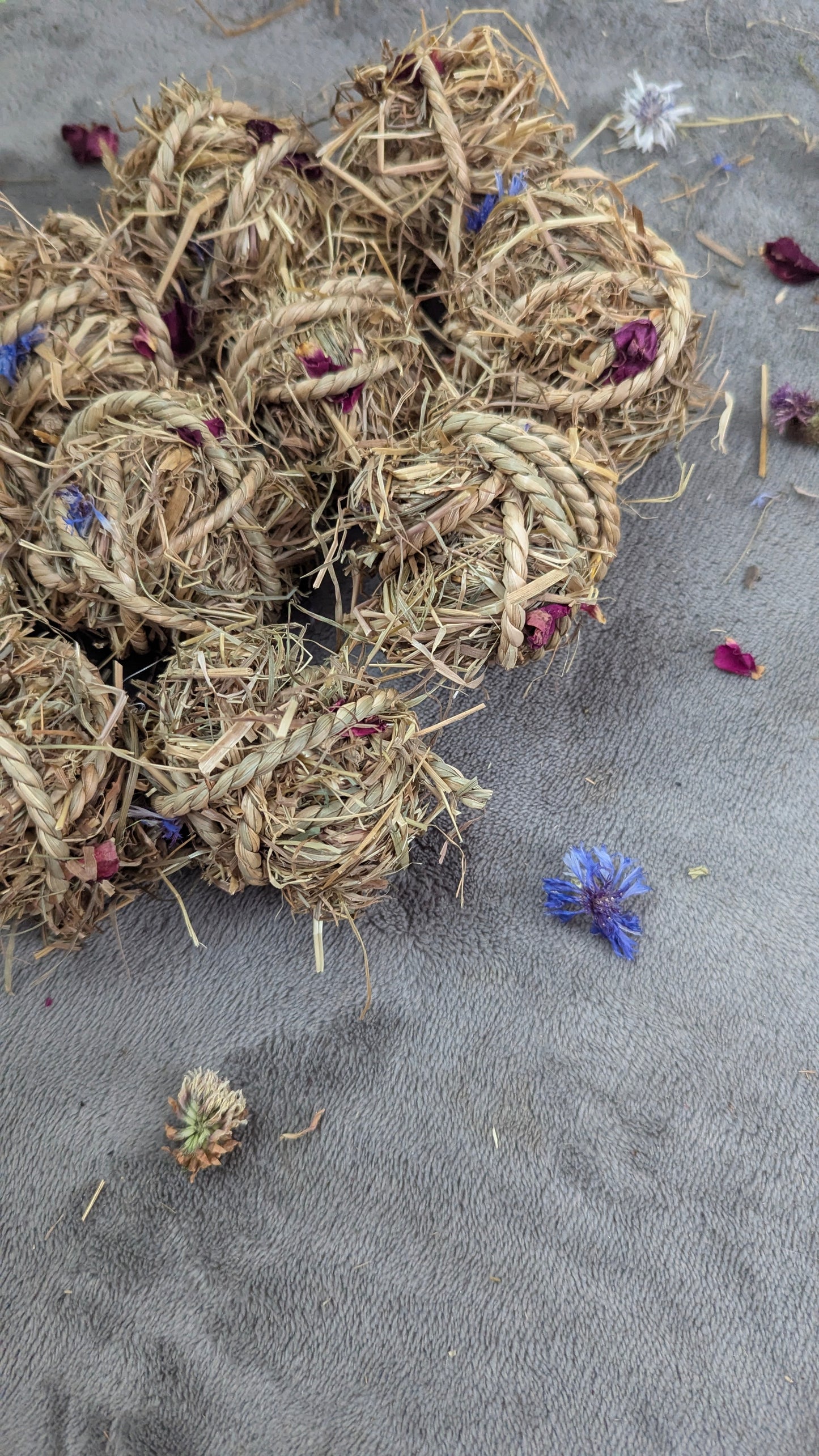 Hay forage balls