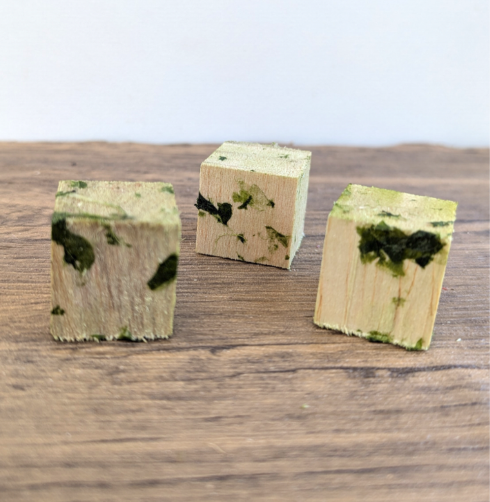 Spinach flavour balsa chews