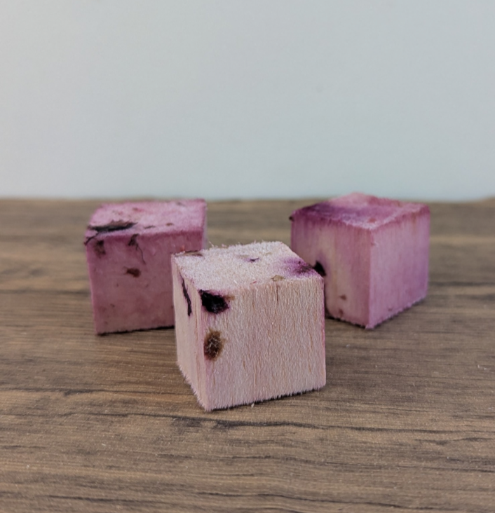 Blueberry flavour balsa chews