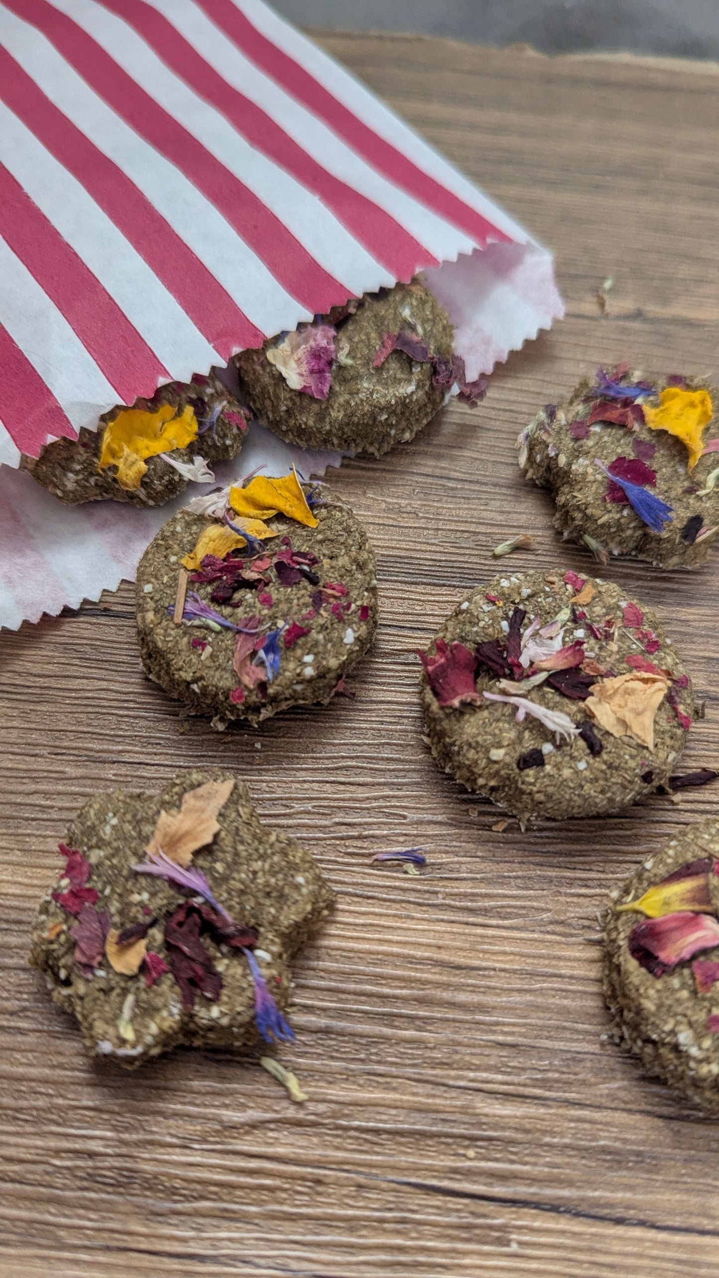 Forage topped treats
